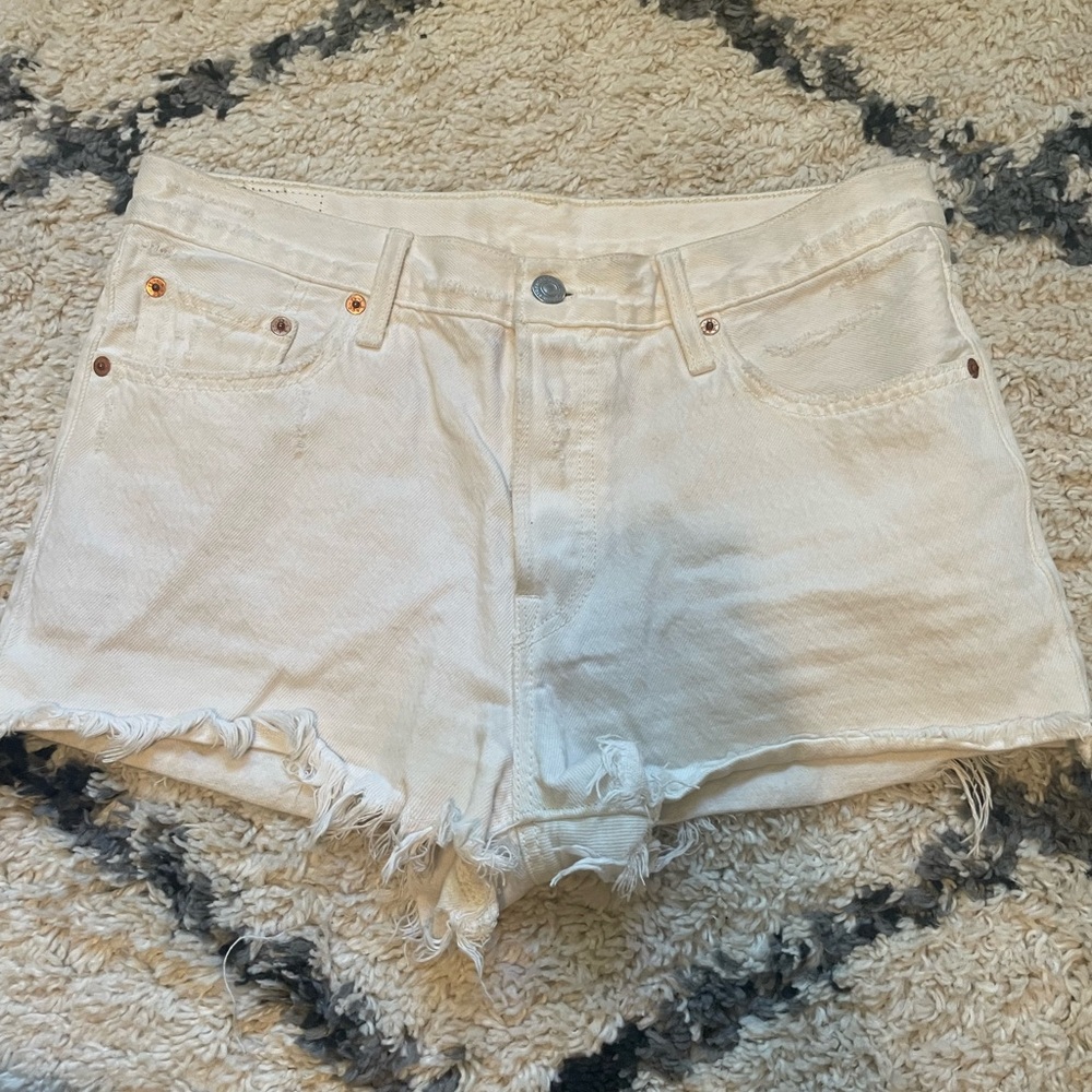 levis white jean shorts